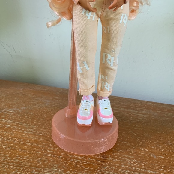 Rainbow High Georgia Bloom Doll - Picture 5 of 8